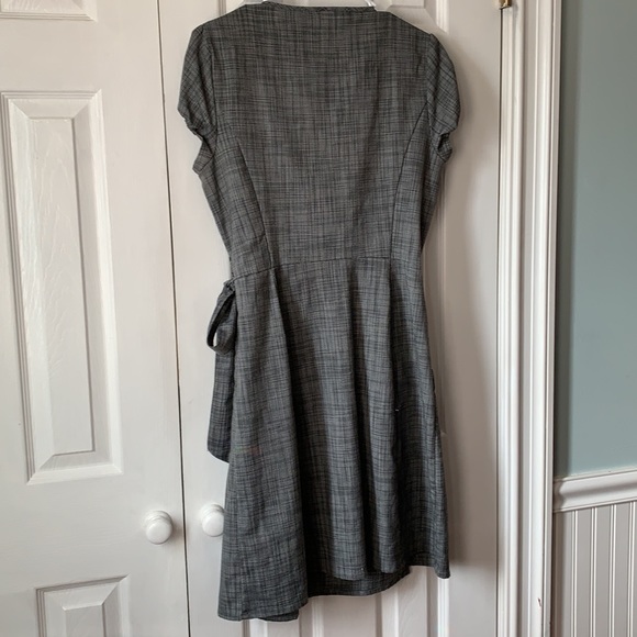 The Limited ruffle gray wrap dress - size 10 - Picture 3 of 12
